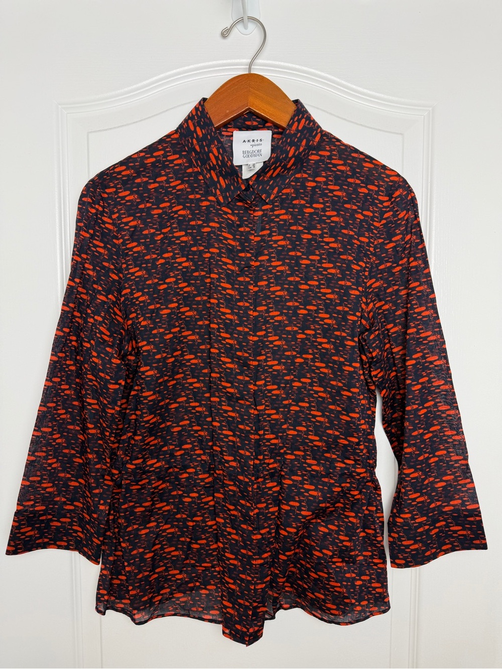 AKRIS Punto Bergdorf Goodman Button Down Blouse Navy Orange Artsy Pattern Print